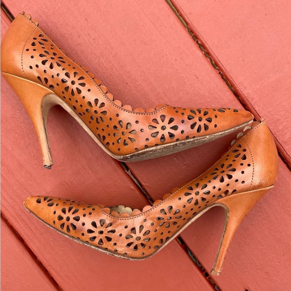 Kate spade Lana laser cut floral leather pump